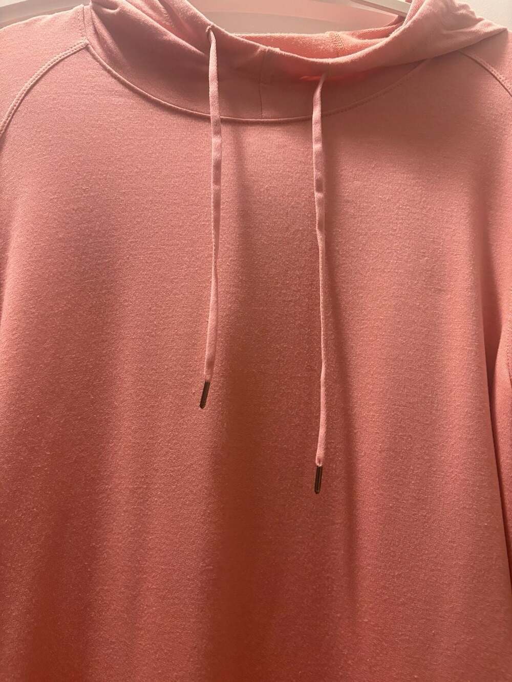 Athletic Works Women's Athleisure Pullover Hoodie with Thumbholes - Picture 2 of 7